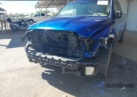 2017 Ram 1500 Express 4X2 6'4 Box из США, поврежденный, VIN 1C6RR6FG4HS790964